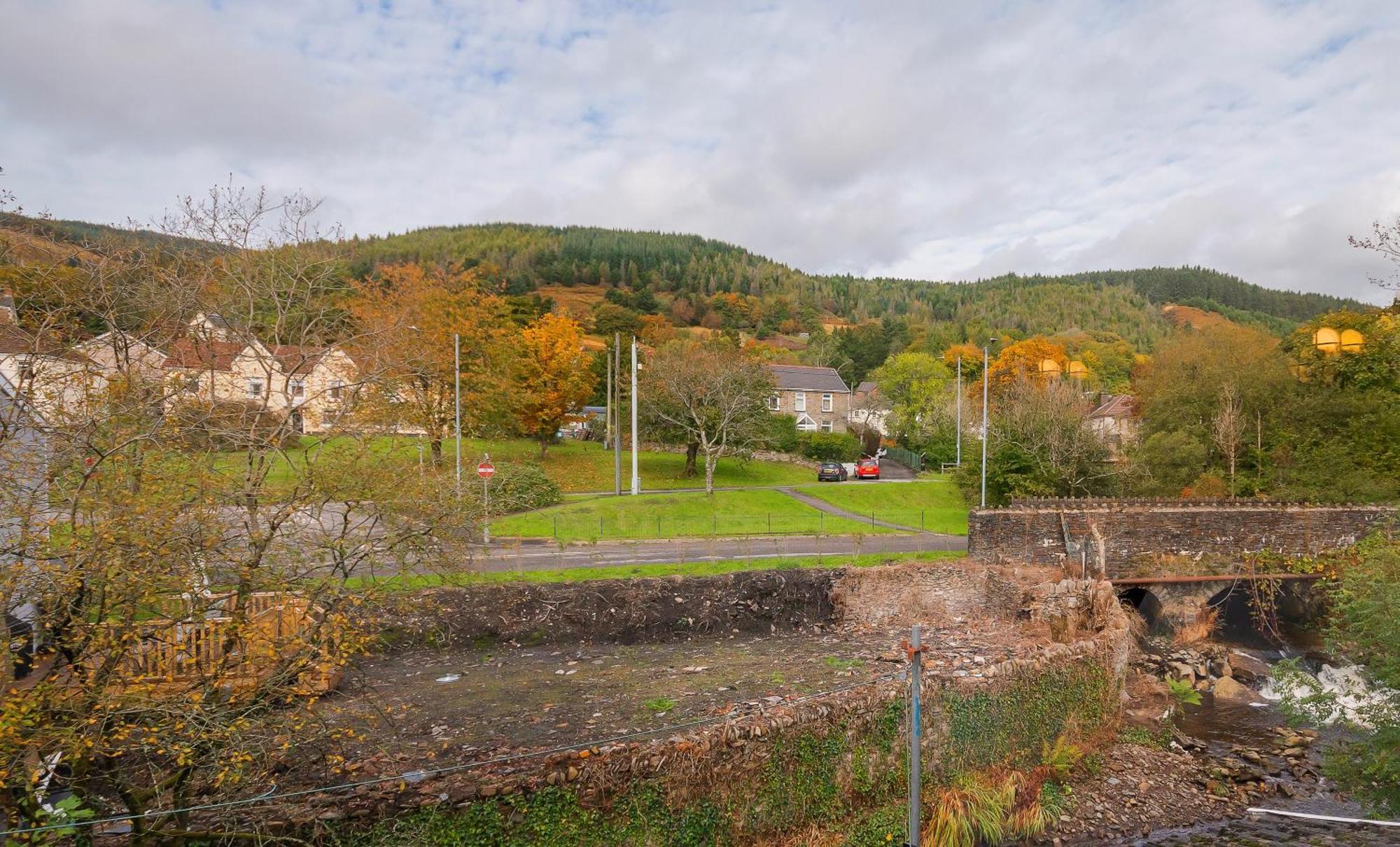 Riverside Great House In The Afan Forest Bike Park By Staystaycations Glyncorrwg Dış mekan fotoğraf